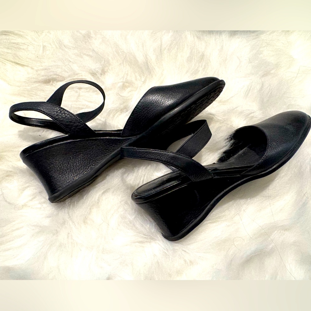 Comfortable wedge sandals